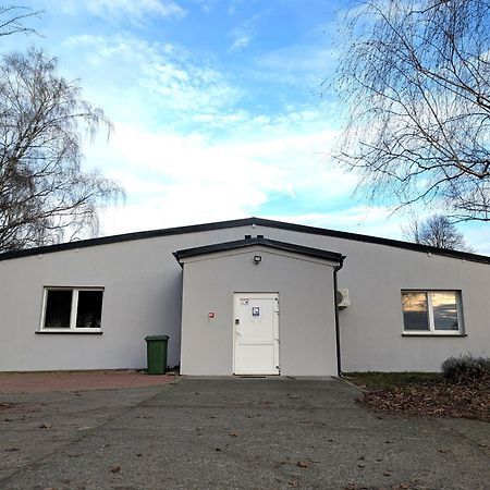 Baraczek Lotnisko Leszno Vandrarhem Leszno  Exteriör bild