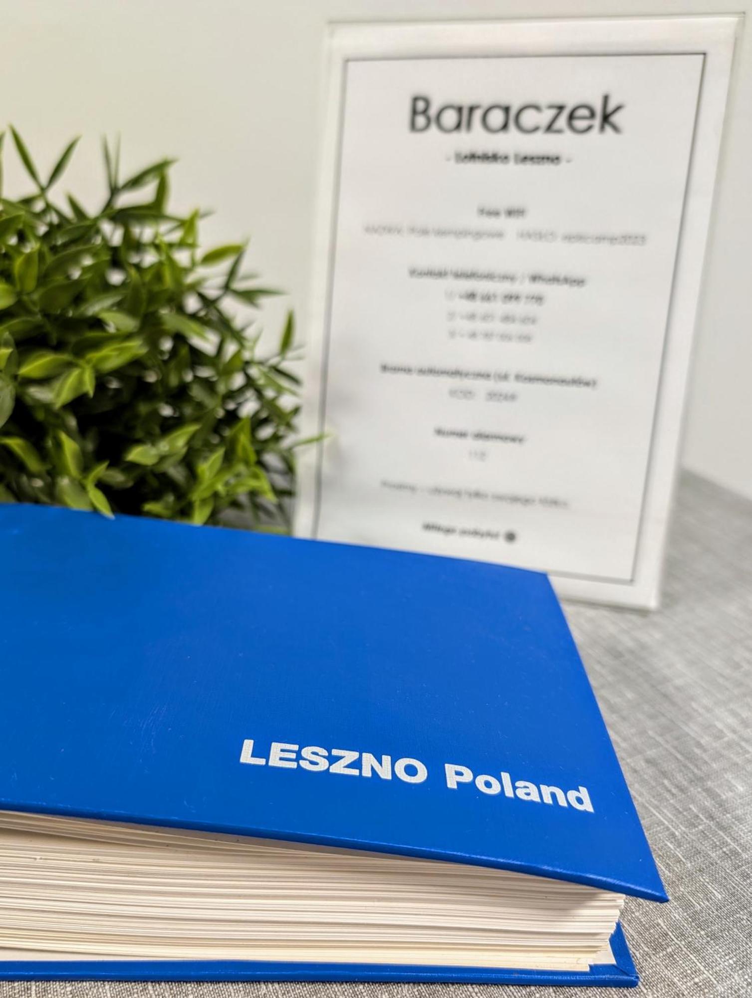 Baraczek Lotnisko Leszno Vandrarhem Leszno  Exteriör bild